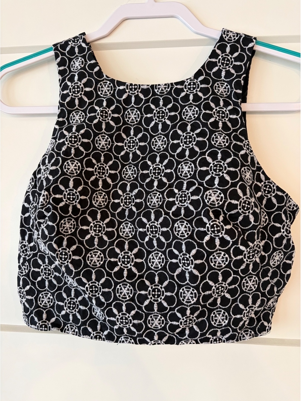 Maeve (Anthropologie) Black Floral Eyelet Embroidered Top — Black/White, US 4
